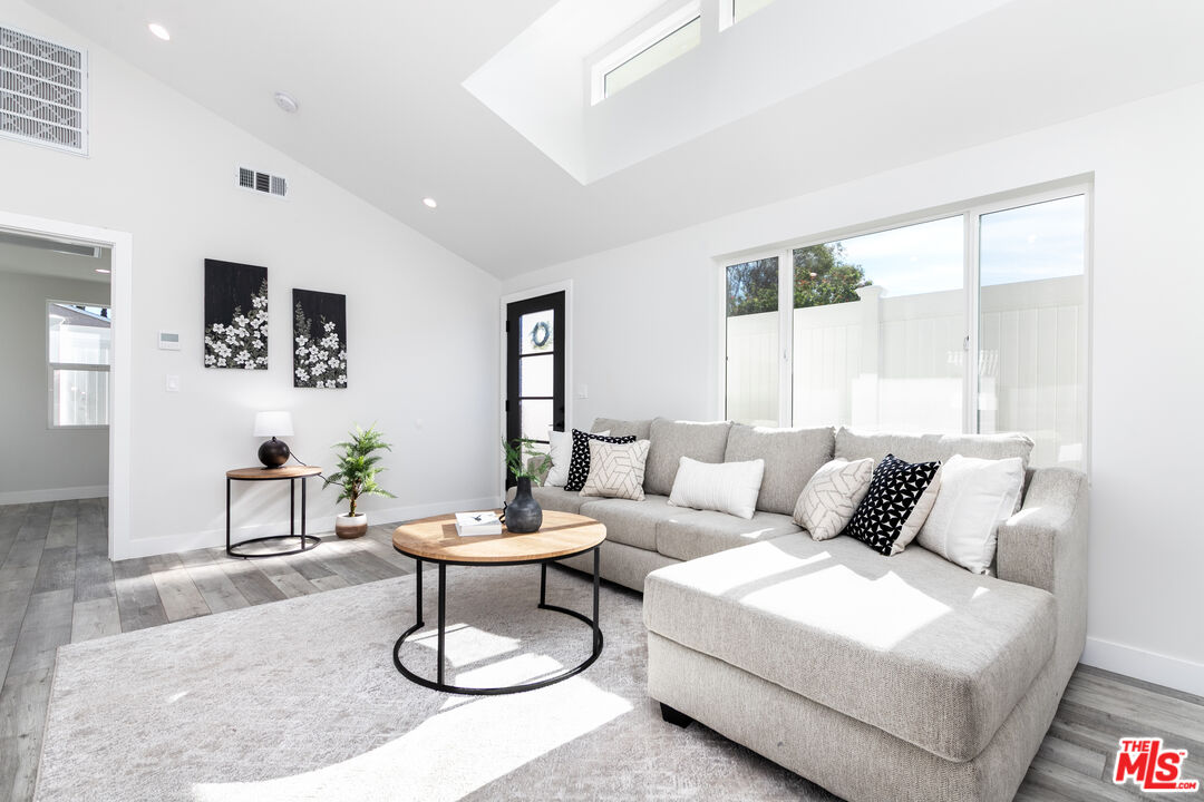 8446 Penfield Avenue Winnetka, CA 91306 - Photo 27 of 38