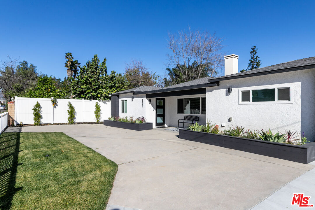 8446 Penfield Avenue Winnetka, CA 91306 - Photo 4 of 38