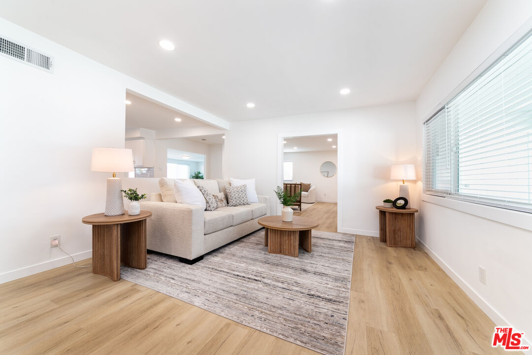 8446 Penfield Avenue Winnetka, CA 91306 - Photo 6 of 38