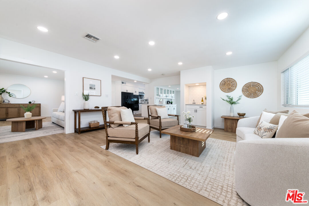 8446 Penfield Avenue Winnetka, CA 91306 - Photo 8 of 38