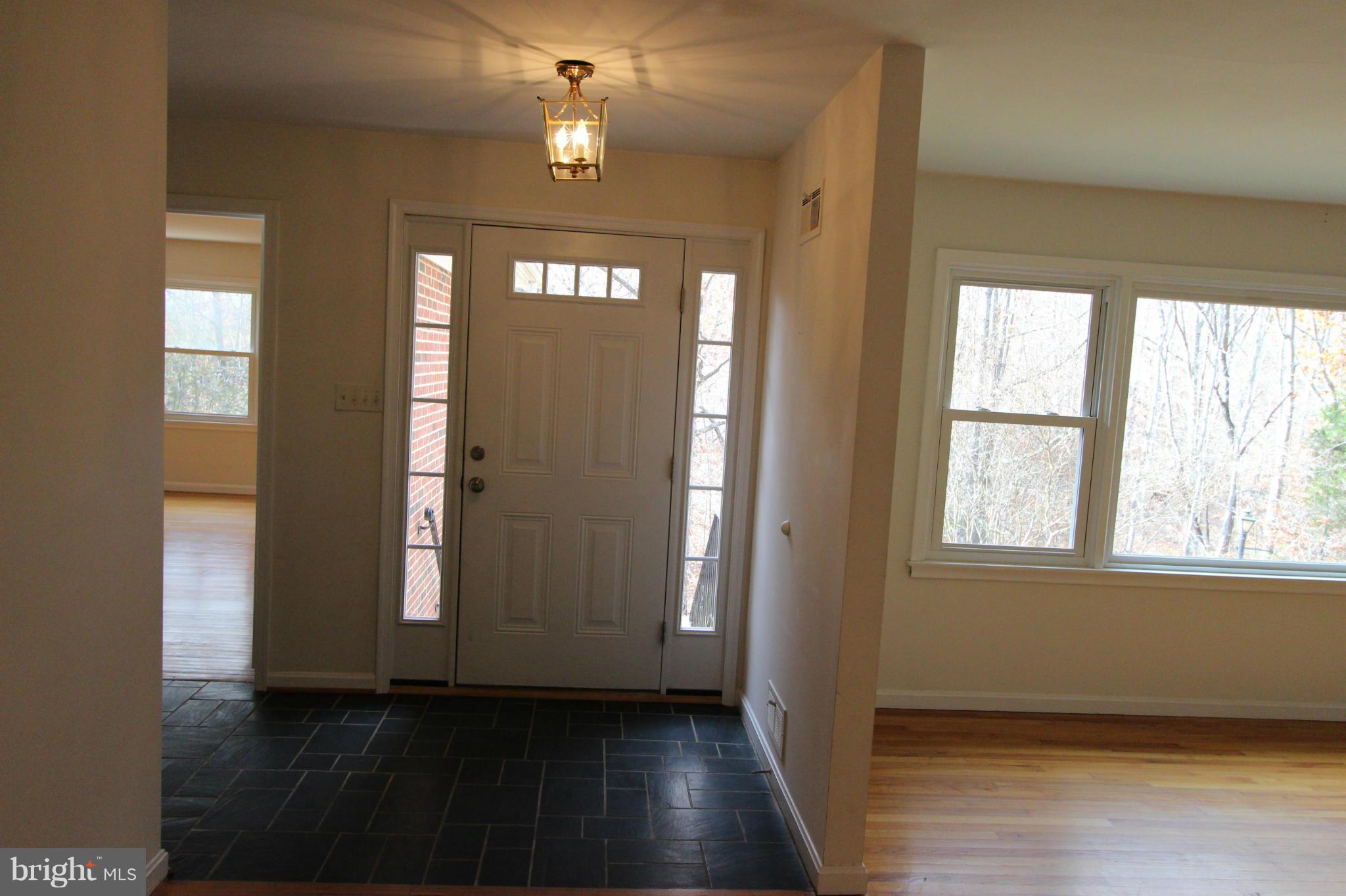 7029 Union Mill Road Clifton, VA 20124 - Photo 3 of 15 Interior (General)
