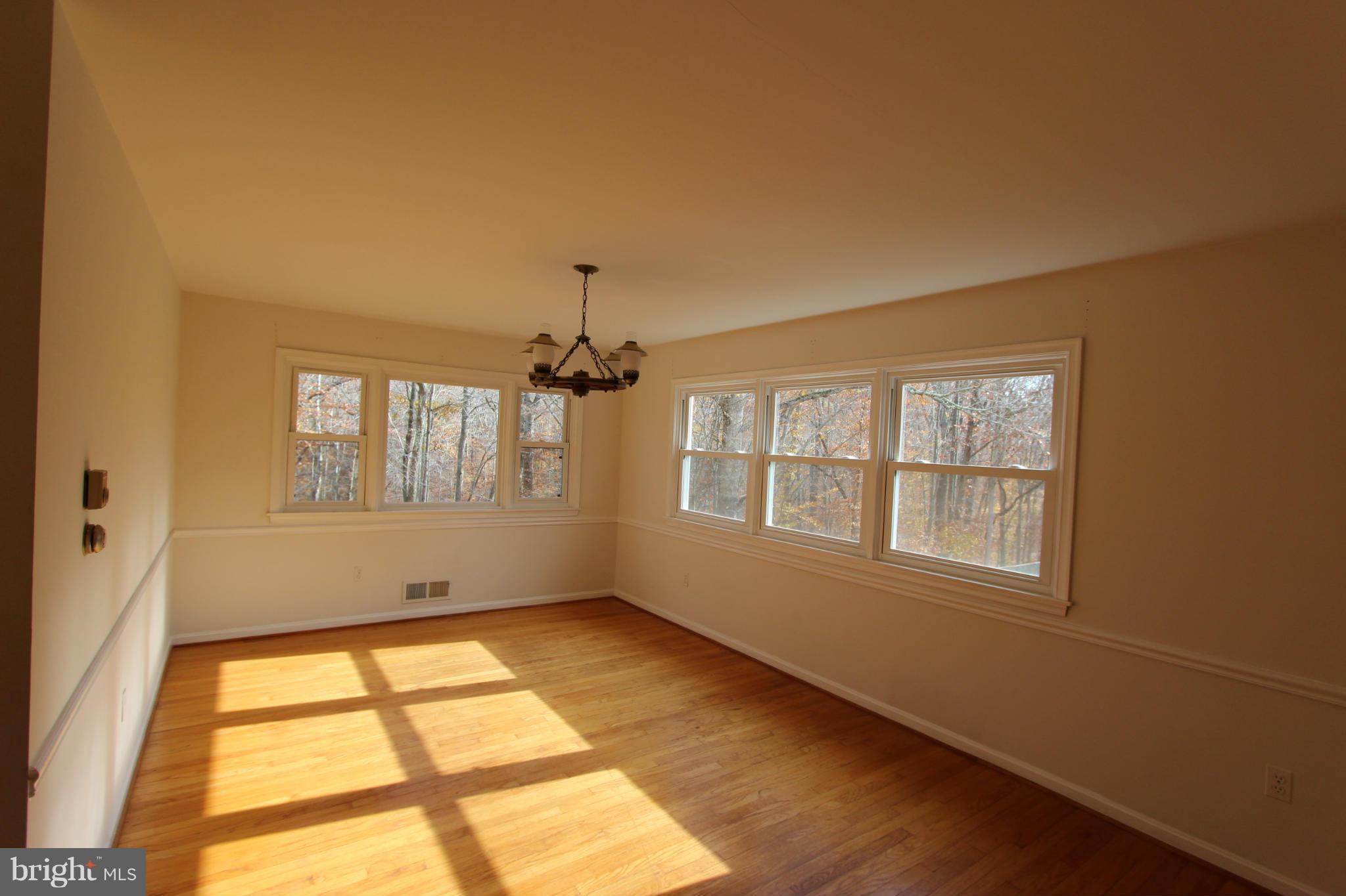 7029 Union Mill Road Clifton, VA 20124 - Photo 8 of 15 Dining Room