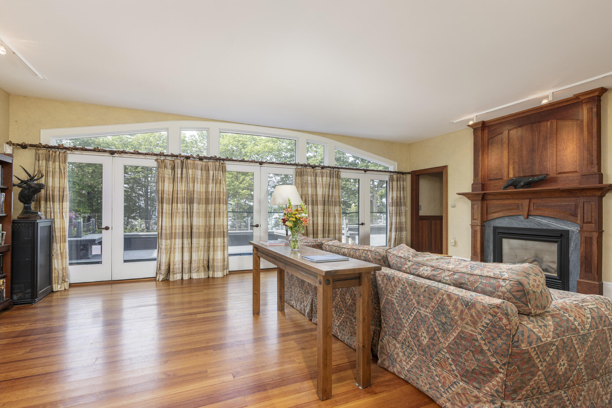 7 LMC Lane Freeport, ME 04032 - Photo 22 of 89 Living Room
