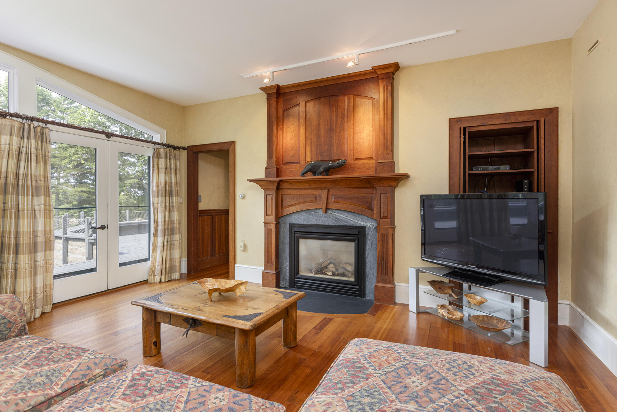 7 LMC Lane Freeport, ME 04032 - Photo 23 of 89 Living Room