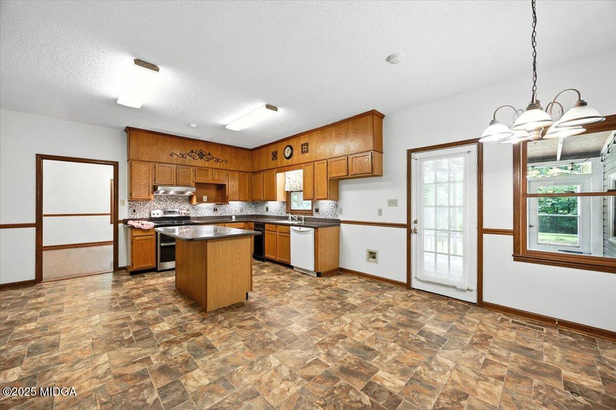 311 Country Creek Road Macon, GA 31220 - Photo 11 of 40 11