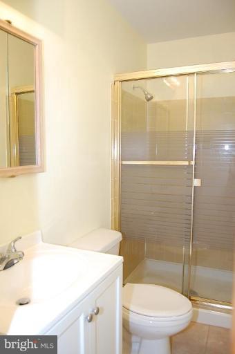 11401 Rambling Road Gaithersburg, MD 20879 - Photo 16 of 26 Master Bath