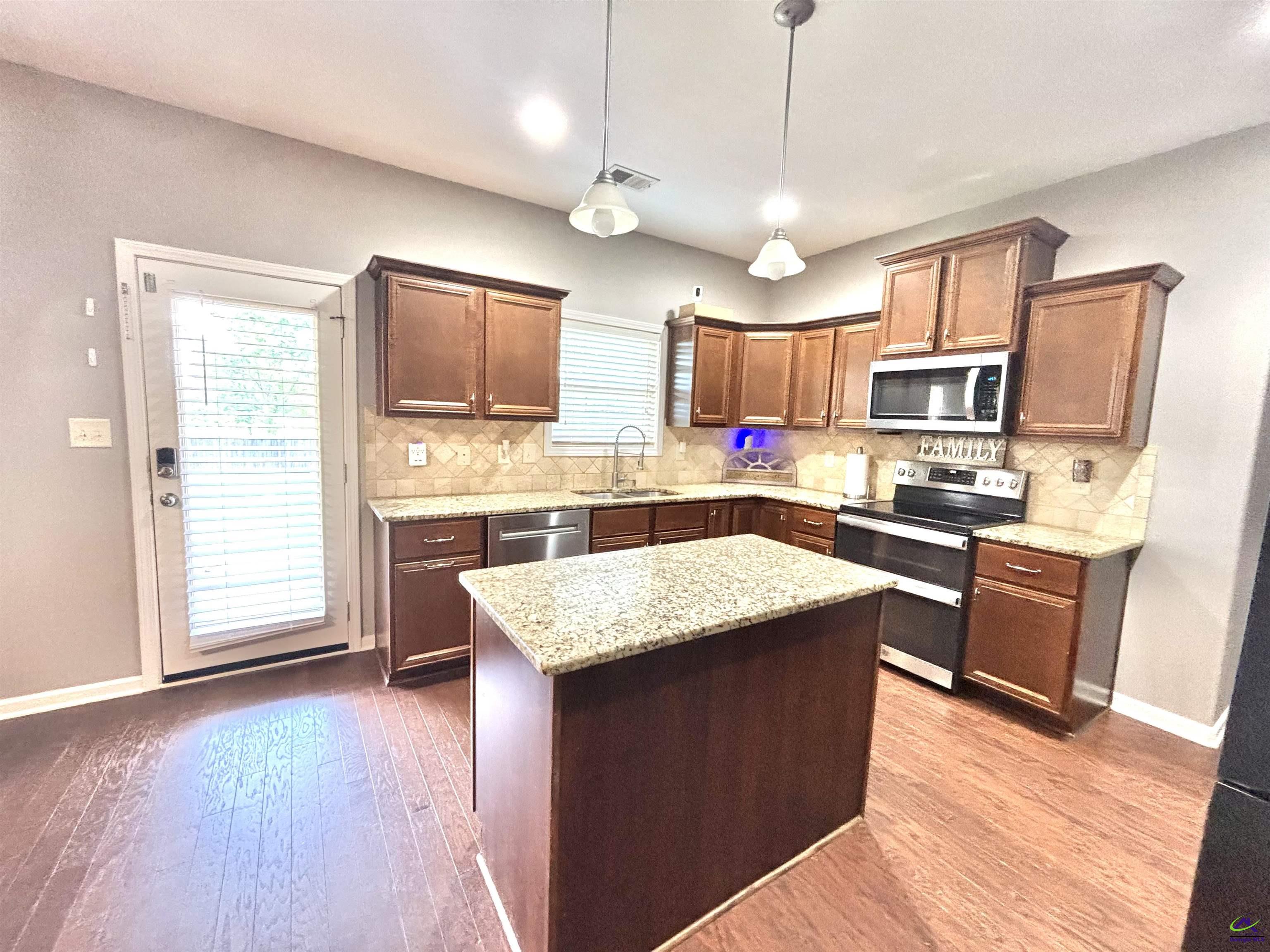600 Post Oak Way Warner Robins, GA 31088 - Photo 19 of 50 a kitchen with stainless steel appliances granite countertop wooden cabinets a refrigerator and a stove top oven