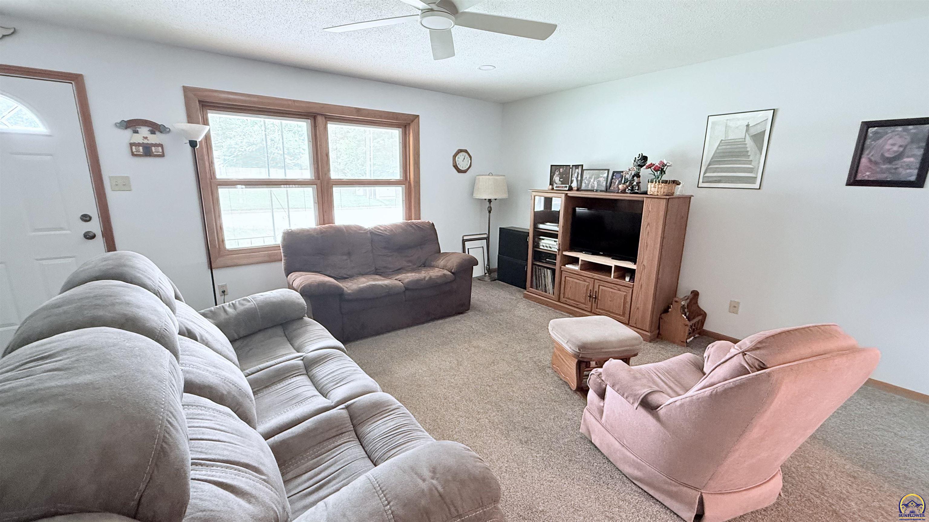2606 Southwest 9th Street Topeka, KS 66606 - Photo 4 of 26