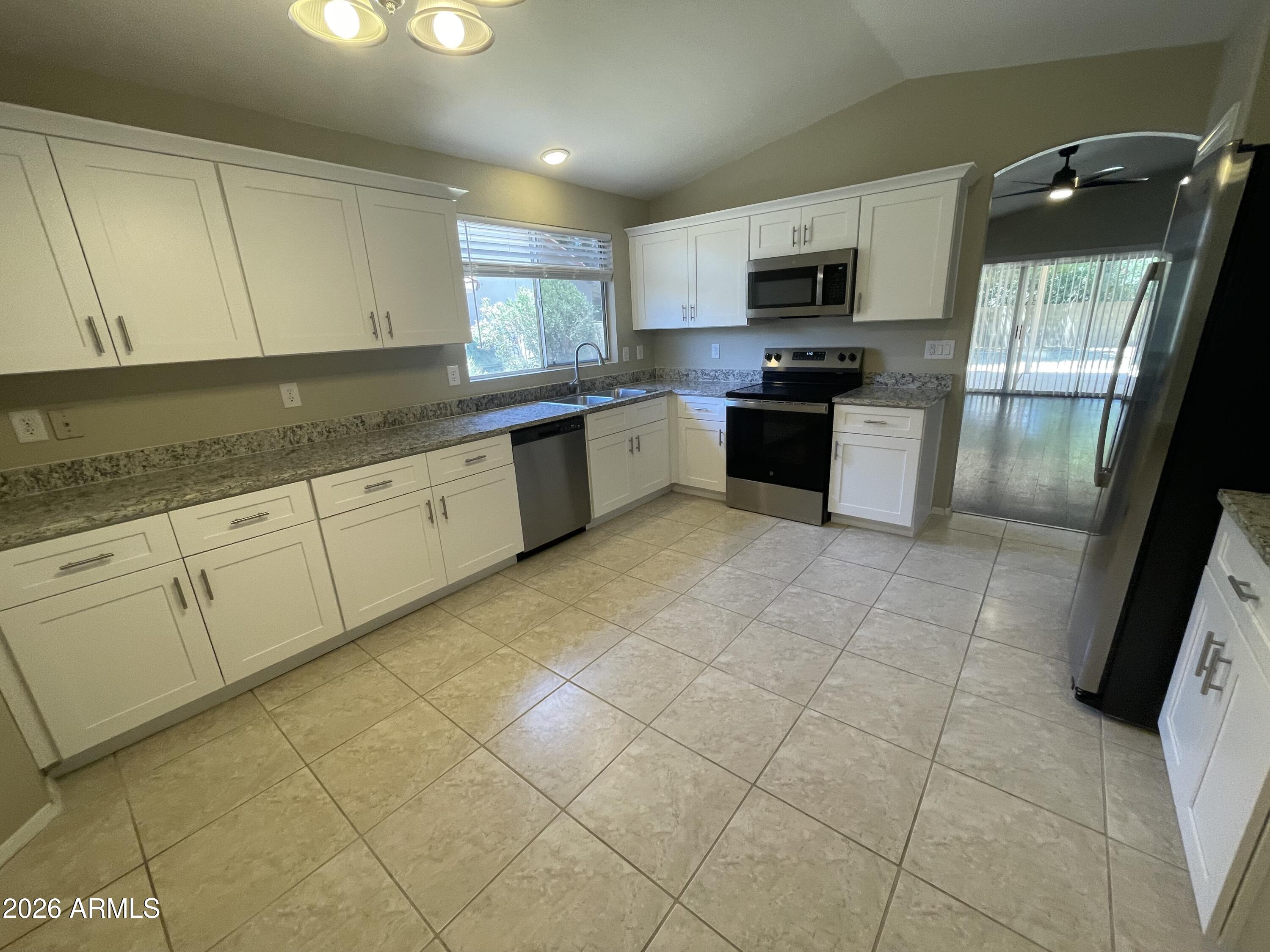 706 South Golden Key Street Gilbert, AZ 85233 - Photo 2 of 6