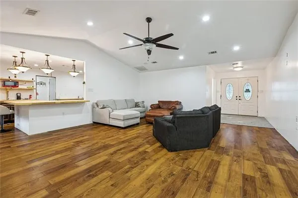 $179,900 | 505 East Park Boulevard, Braithwaite, LA 70040