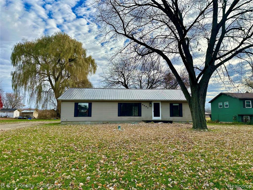 6692 Jones Road North Branch, MI 48461 - Photo 2 of 32