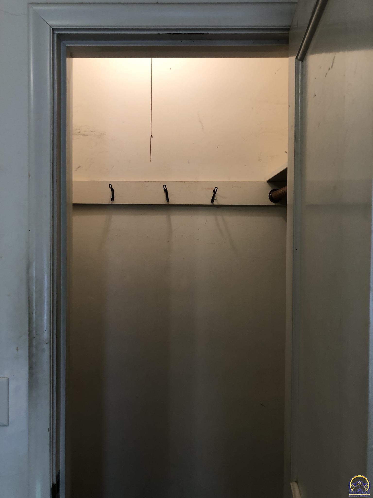 2024 Southwest Stone Avenue Topeka, KS 66604 - Photo 12 of 30