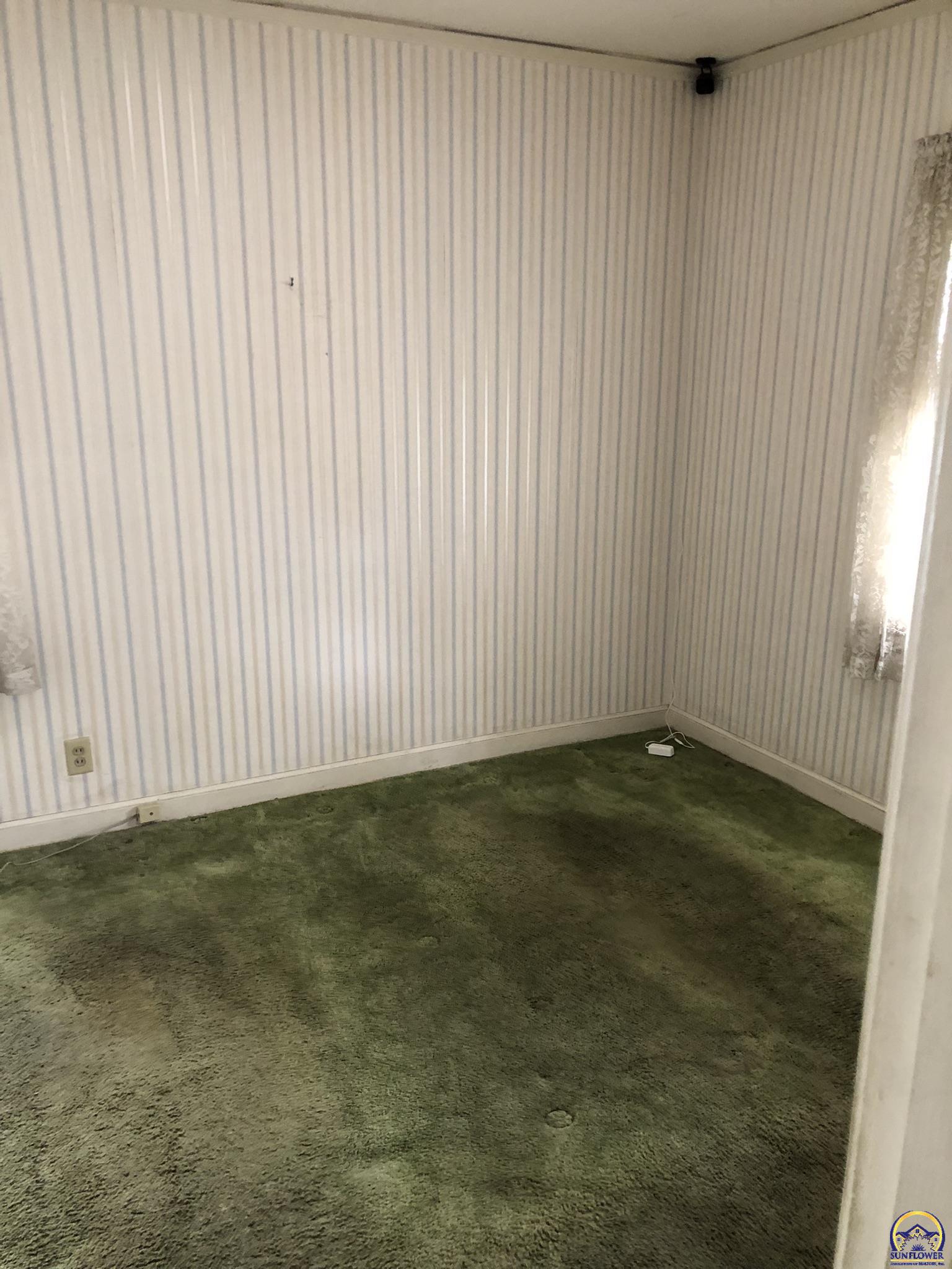 2024 Southwest Stone Avenue Topeka, KS 66604 - Photo 13 of 30