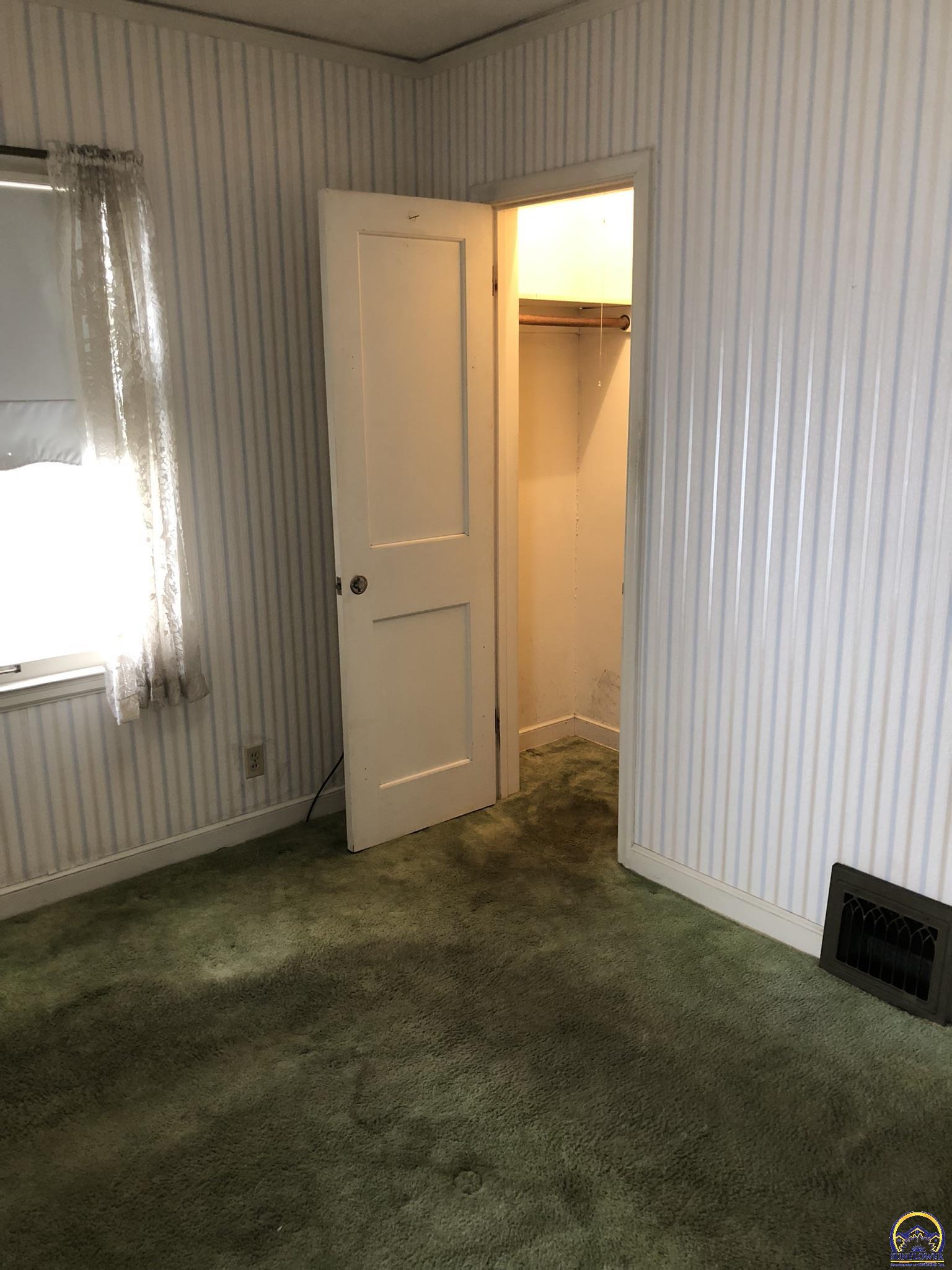 2024 Southwest Stone Avenue Topeka, KS 66604 - Photo 14 of 30