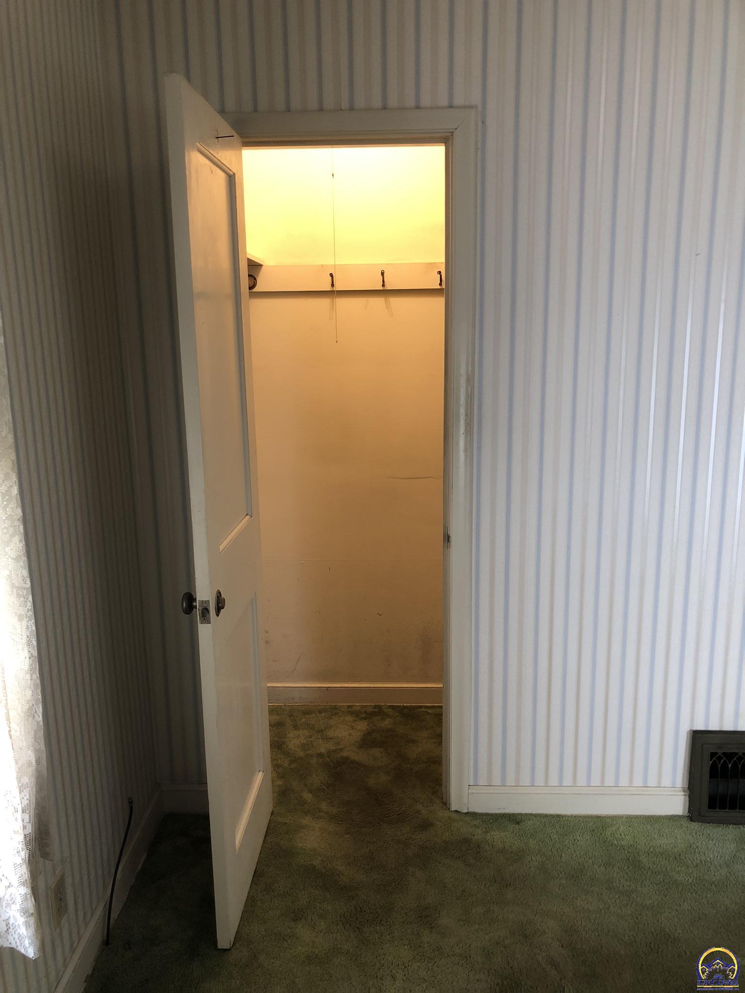 2024 Southwest Stone Avenue Topeka, KS 66604 - Photo 15 of 30