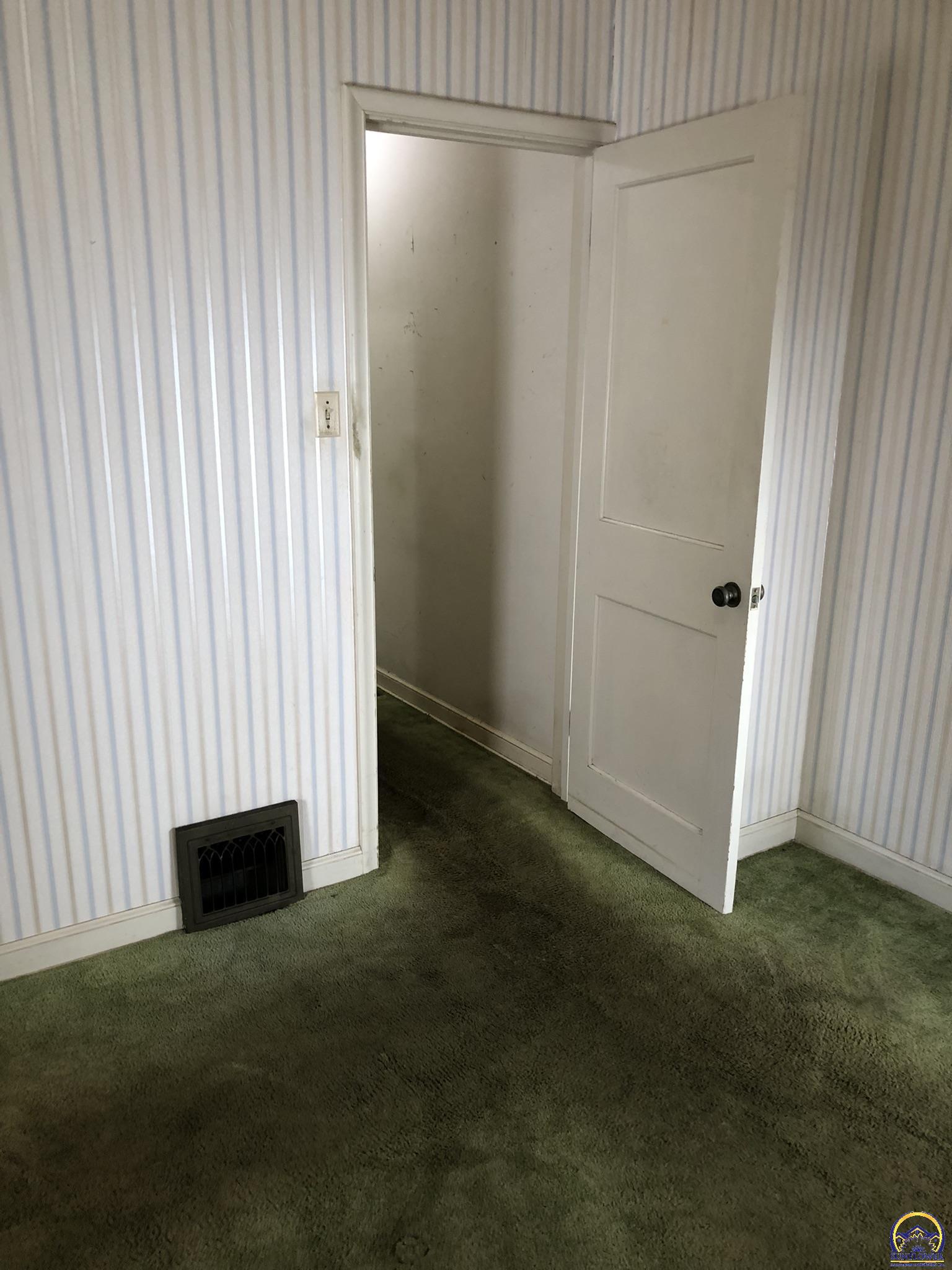 2024 Southwest Stone Avenue Topeka, KS 66604 - Photo 16 of 30