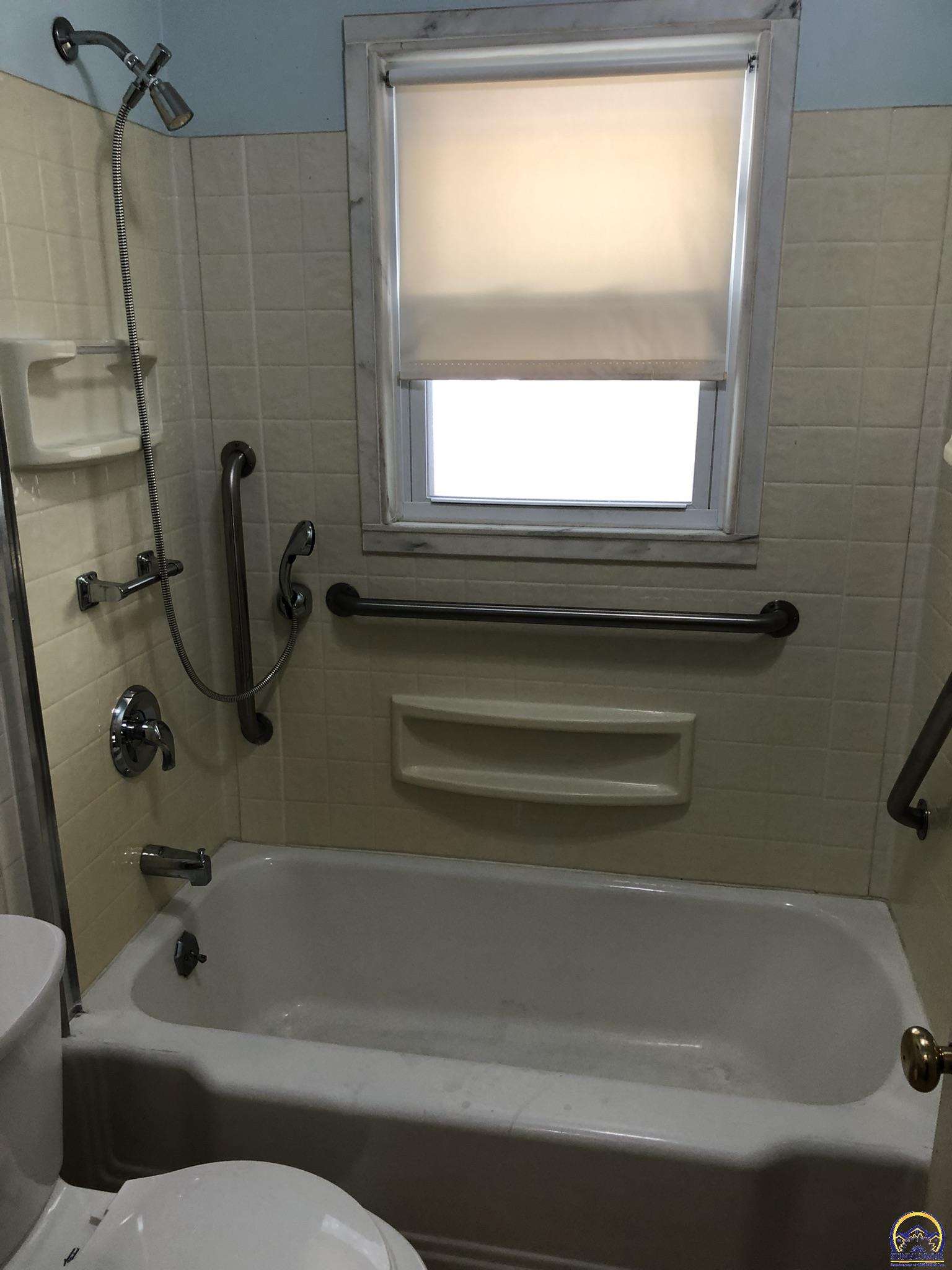 2024 Southwest Stone Avenue Topeka, KS 66604 - Photo 19 of 30