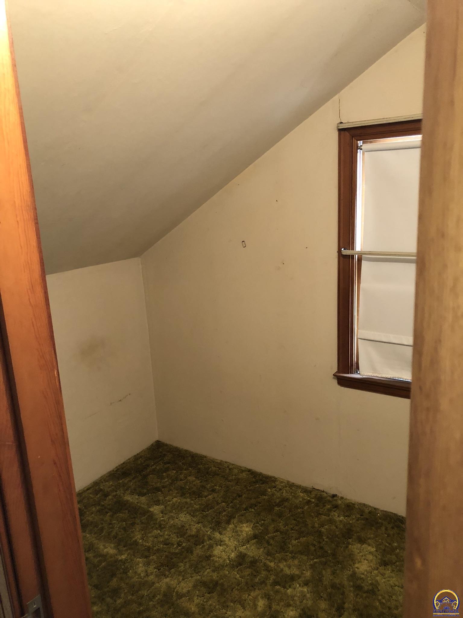 2024 Southwest Stone Avenue Topeka, KS 66604 - Photo 22 of 30