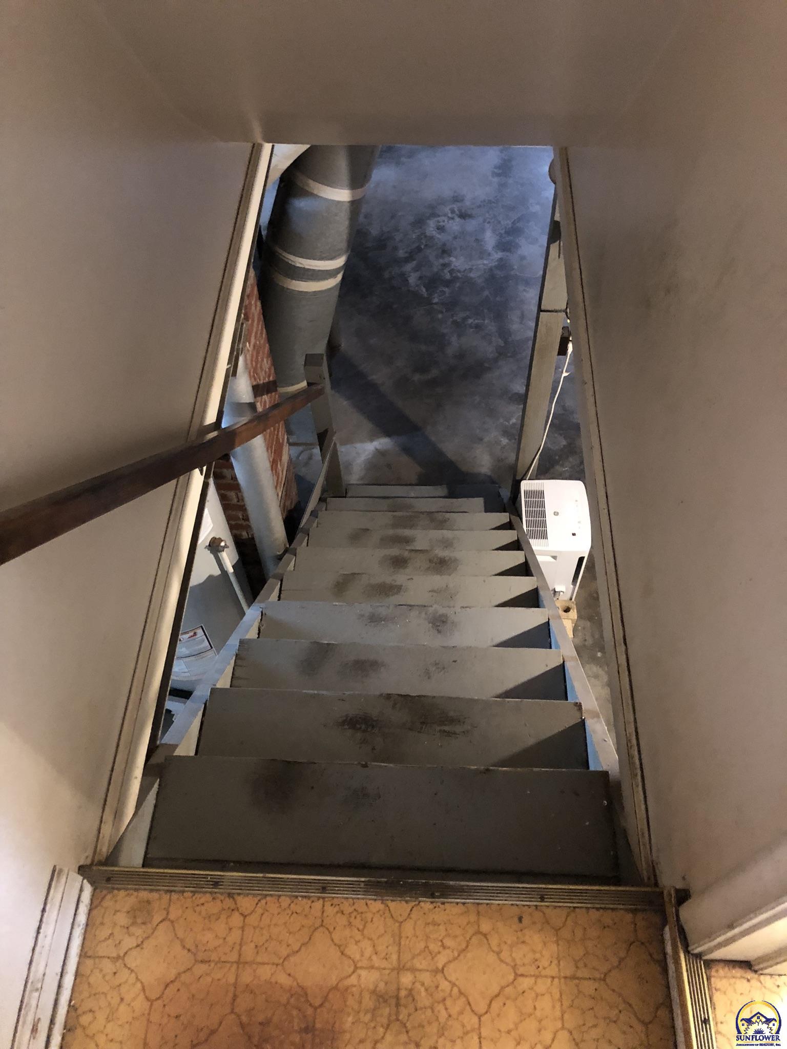 2024 Southwest Stone Avenue Topeka, KS 66604 - Photo 26 of 30