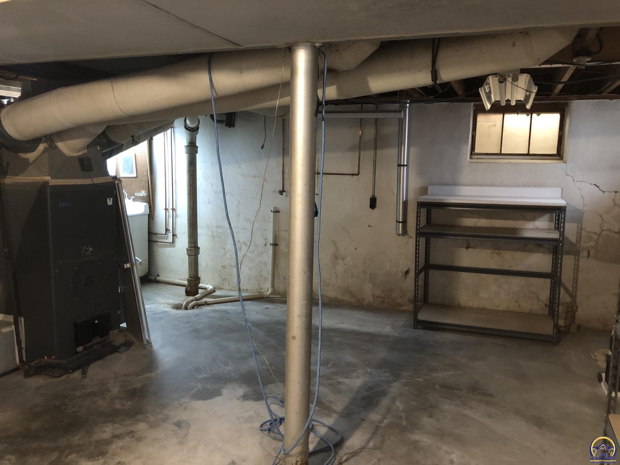 2024 Southwest Stone Avenue Topeka, KS 66604 - Photo 28 of 30