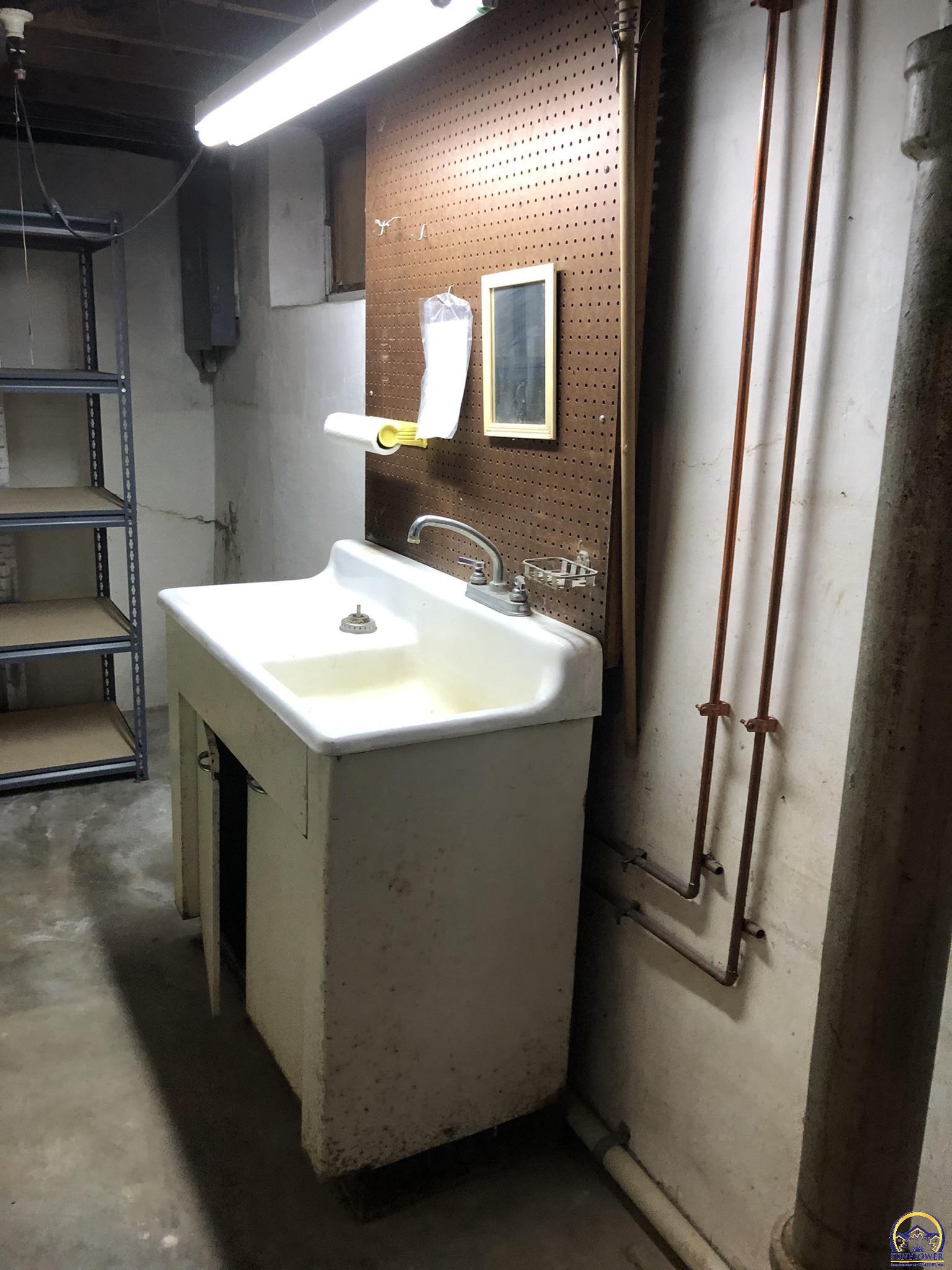 2024 Southwest Stone Avenue Topeka, KS 66604 - Photo 30 of 30