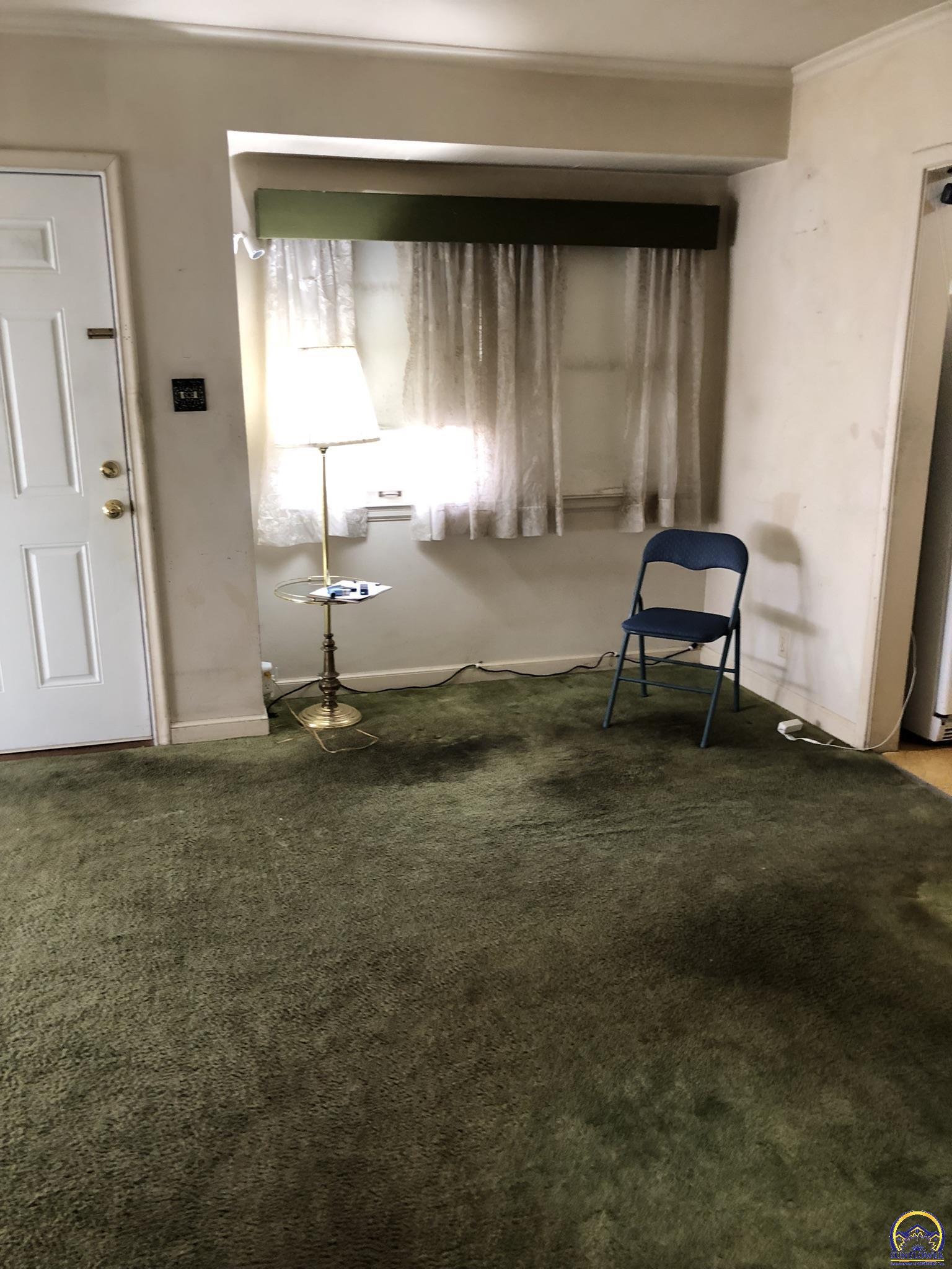 2024 Southwest Stone Avenue Topeka, KS 66604 - Photo 4 of 30