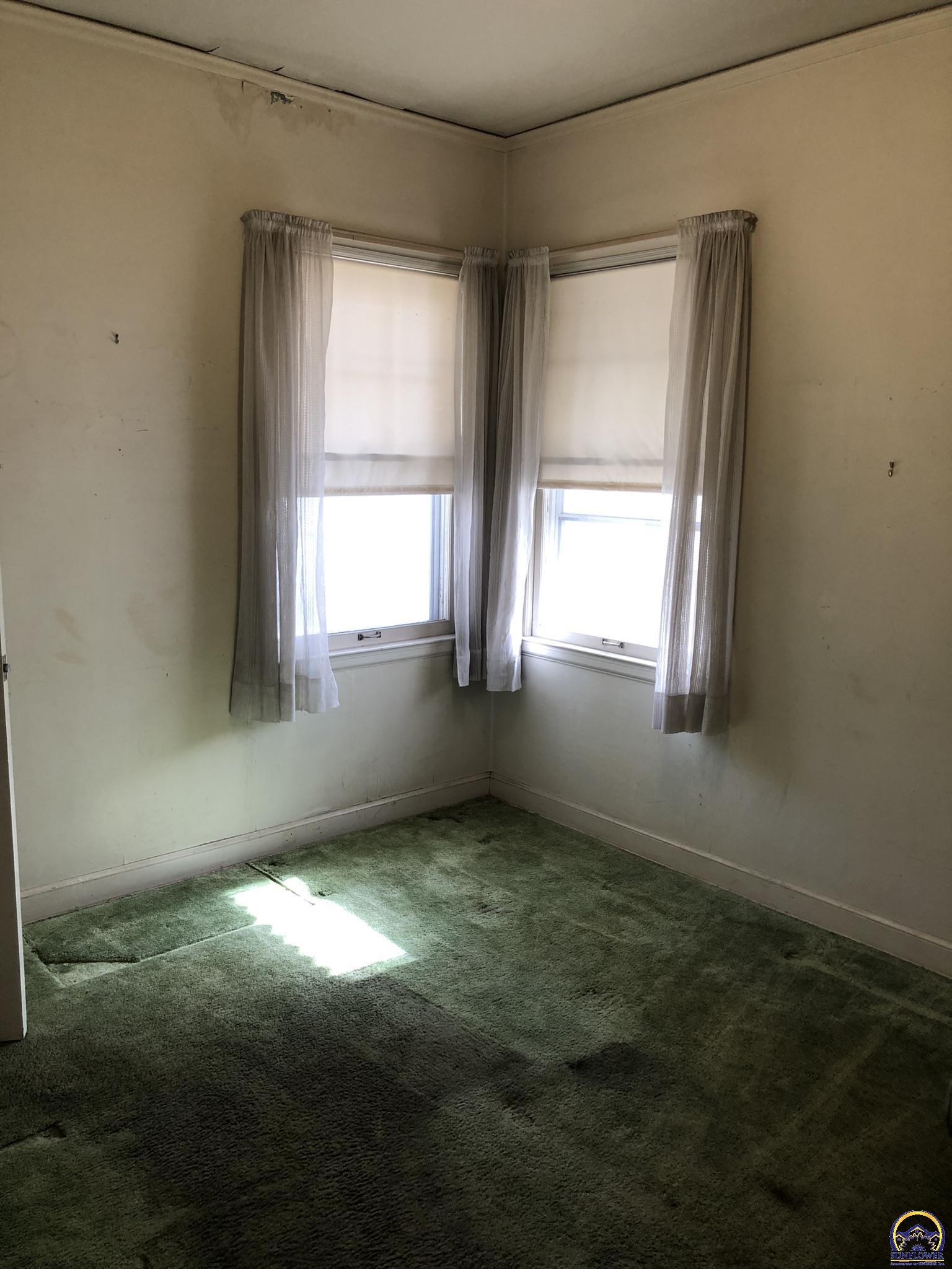 2024 Southwest Stone Avenue Topeka, KS 66604 - Photo 10 of 30