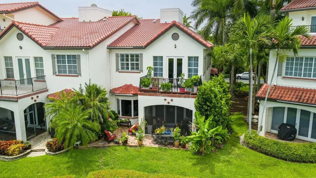 an aerial view of residential house with outdoor space and lake view