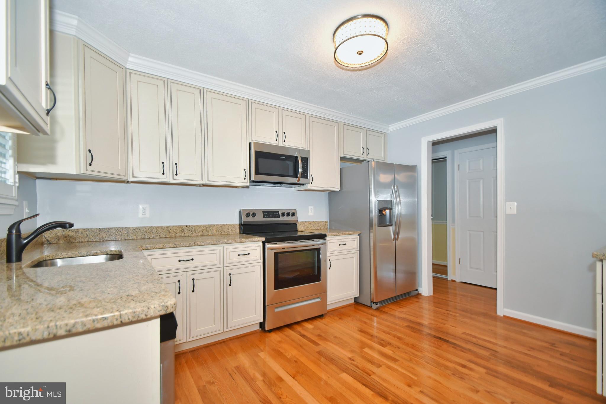 533 Riverside Drive Baltimore, MD 21221 - Photo 16 of 43 Granite Counters