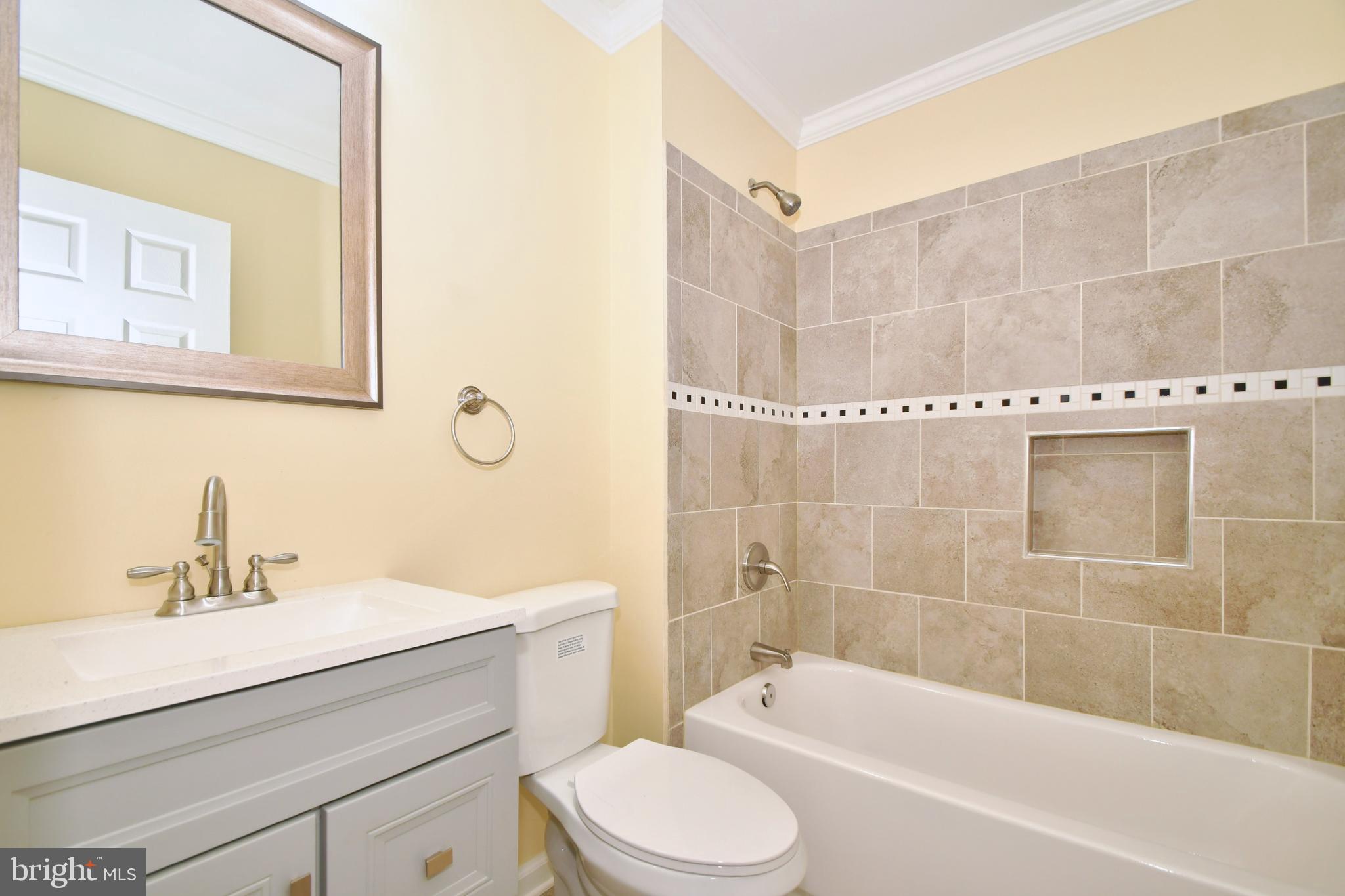 533 Riverside Drive Baltimore, MD 21221 - Photo 18 of 43 Updated Family Bath