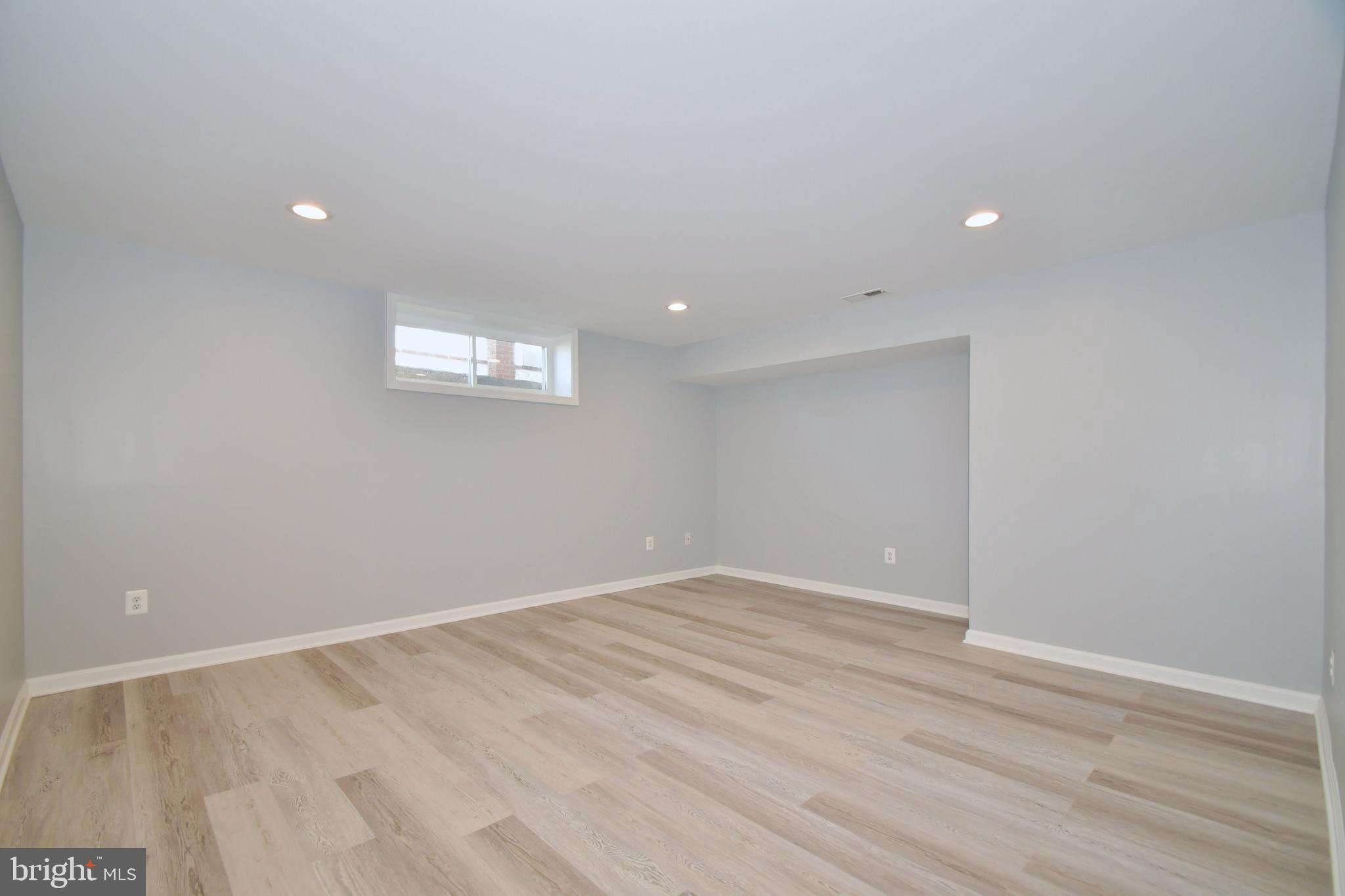 533 Riverside Drive Baltimore, MD 21221 - Photo 32 of 43 Family /Rec Room