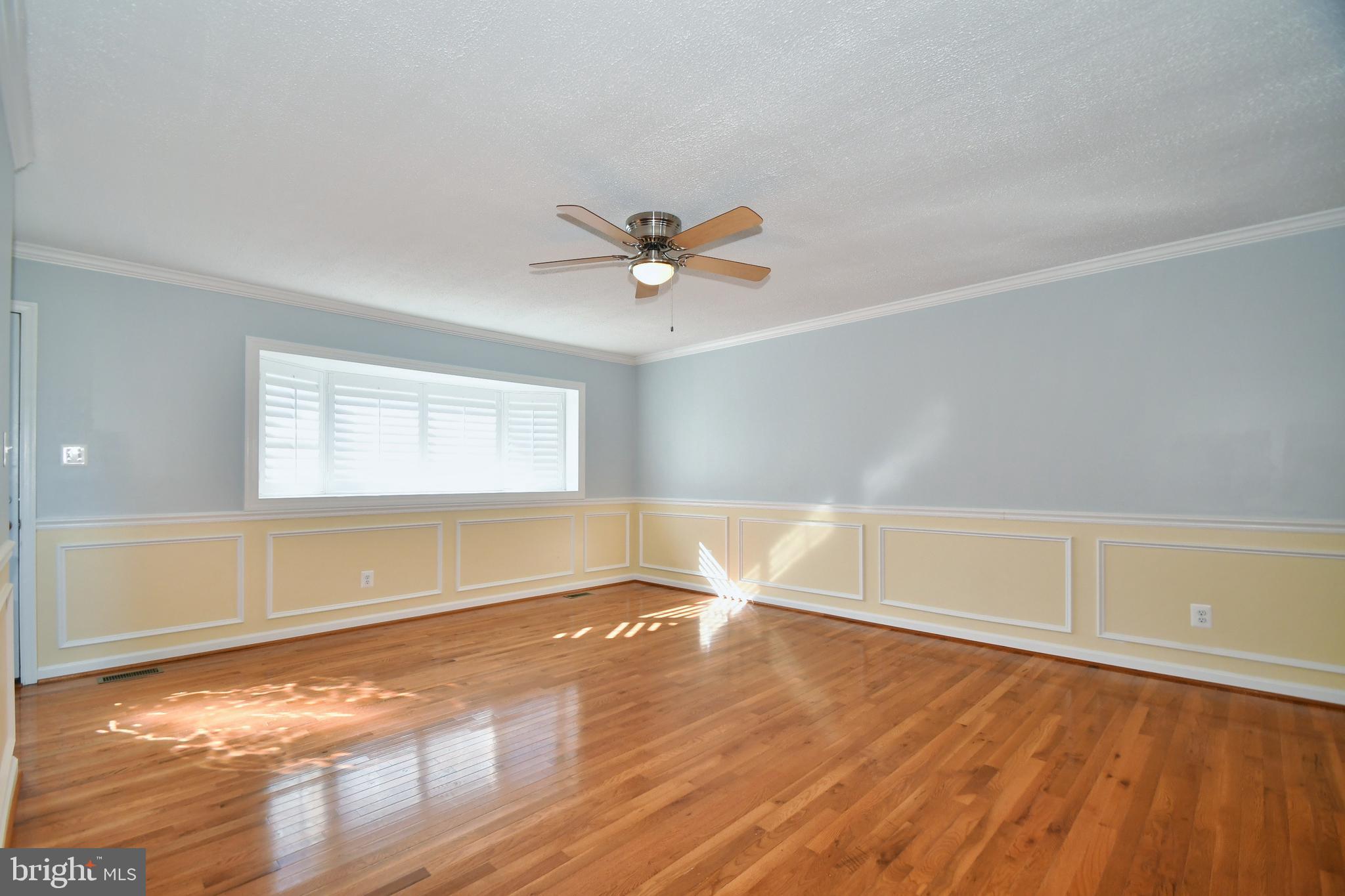 533 Riverside Drive Baltimore, MD 21221 - Photo 8 of 43 Living Room