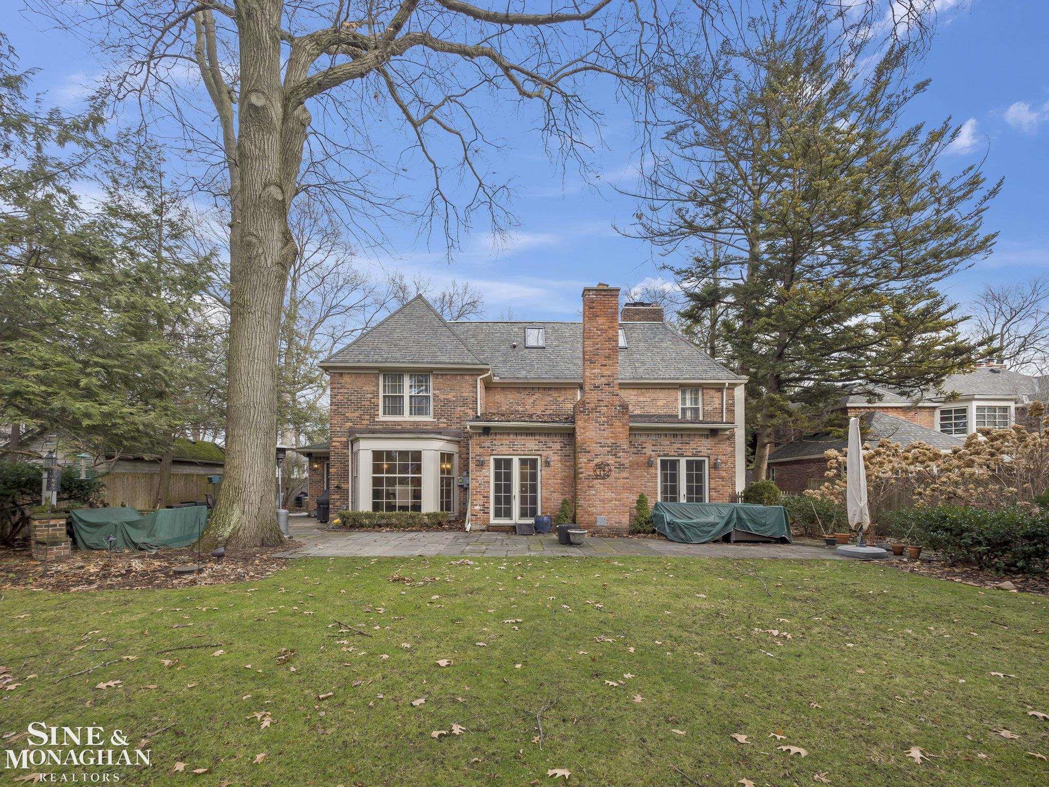 277 Cloverly Road Grosse Pointe, MI 48236 - Photo 35 of 46 Beautiful Yard