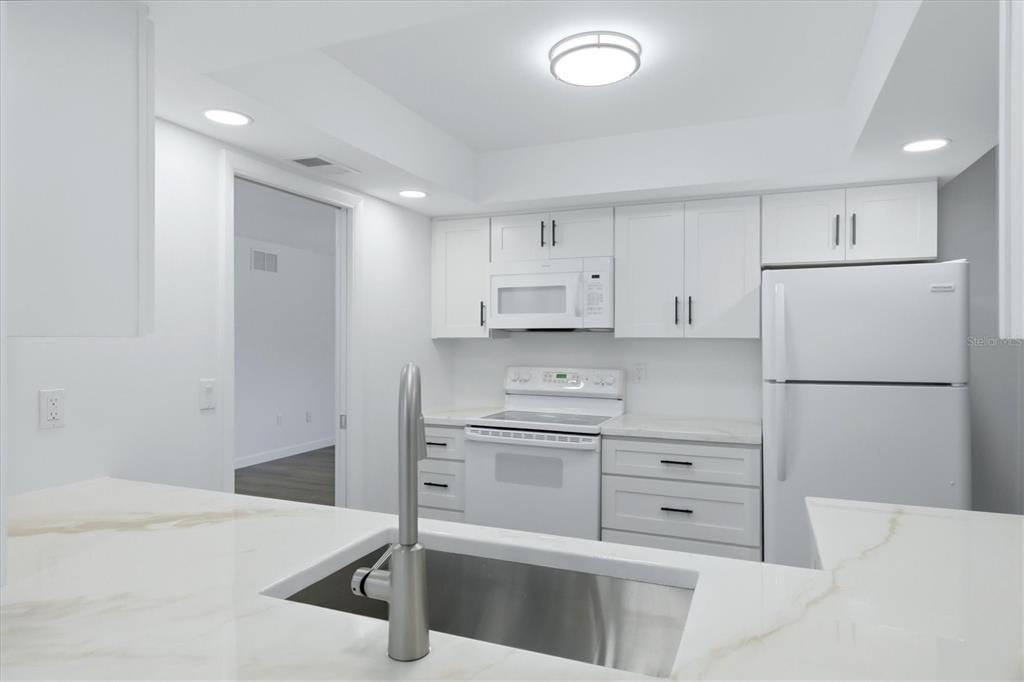 4100 Tee Road Sarasota, FL 34235 - Photo 19 of 35