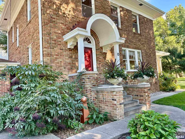 $229,900 | 8 Duncan Park, Jacksonville, IL 62650