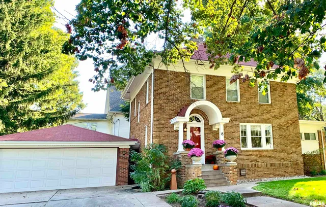 $229,900 | 8 Duncan Park, Jacksonville, IL 62650