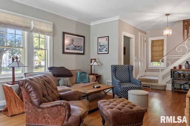 $229,900 | 8 Duncan Park, Jacksonville, IL 62650