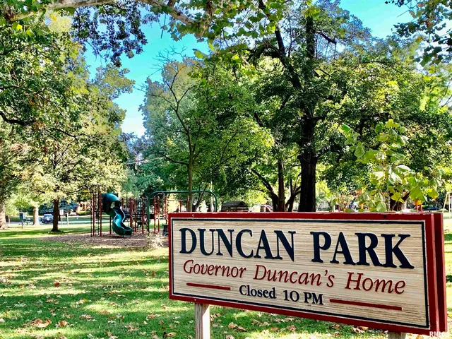 $229,900 | 8 Duncan Park, Jacksonville, IL 62650