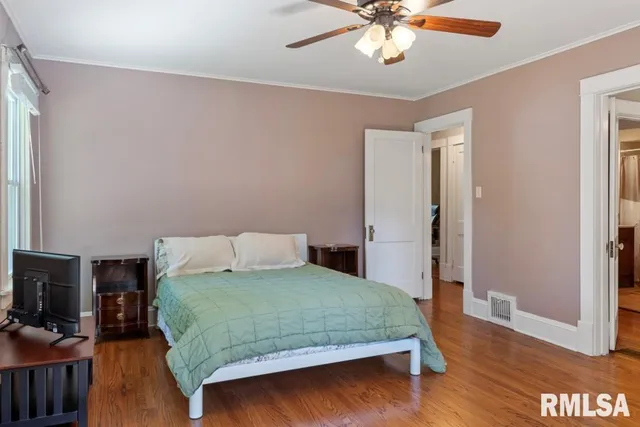 $229,900 | 8 Duncan Park, Jacksonville, IL 62650