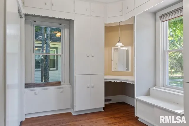 $229,900 | 8 Duncan Park, Jacksonville, IL 62650