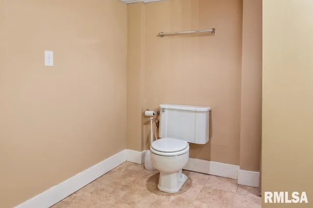 $229,900 | 8 Duncan Park, Jacksonville, IL 62650