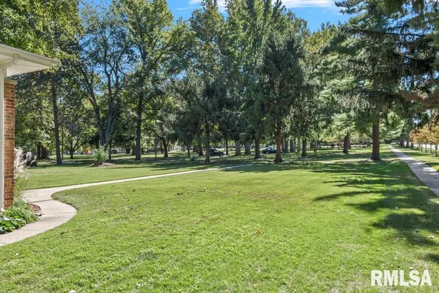 $229,900 | 8 Duncan Park, Jacksonville, IL 62650