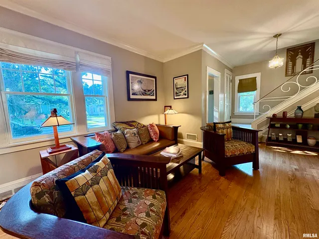 $229,900 | 8 Duncan Park, Jacksonville, IL 62650