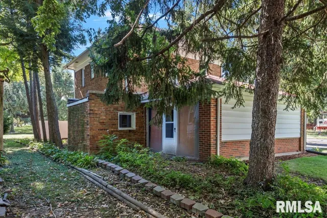 $229,900 | 8 Duncan Park, Jacksonville, IL 62650