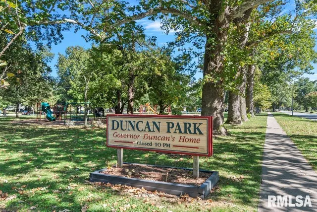 $229,900 | 8 Duncan Park, Jacksonville, IL 62650
