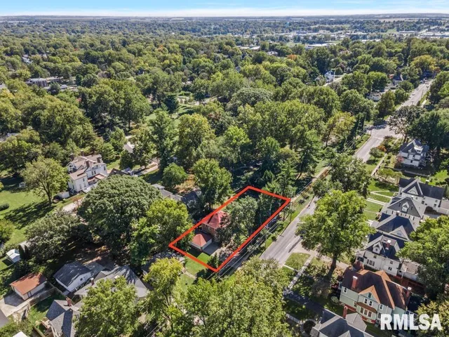 $229,900 | 8 Duncan Park, Jacksonville, IL 62650