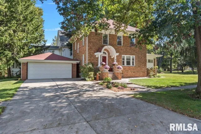 $229,900 | 8 Duncan Park, Jacksonville, IL 62650