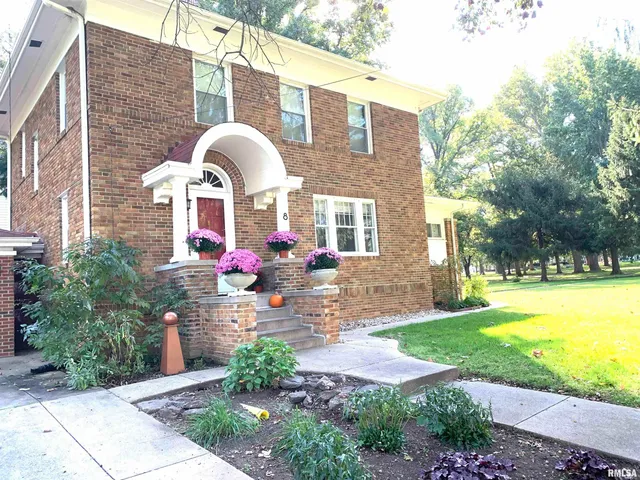 $229,900 | 8 Duncan Park, Jacksonville, IL 62650