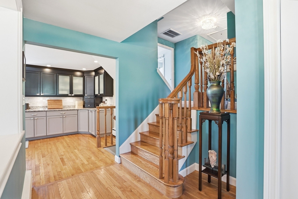 33 Algonquin Road Canton, MA 02021 - Photo 4 of 34