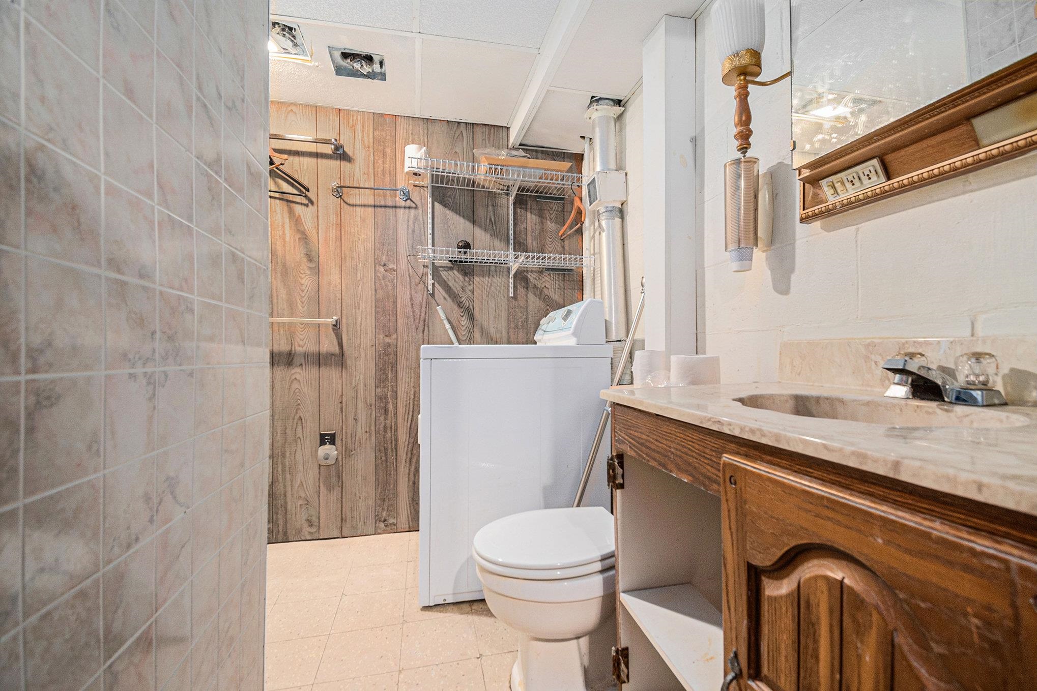4825 Locust Road Saginaw, MI 48604 - Photo 21 of 28 1929128-bbdd3bb3-e823-4372-9125-d43120c16437.JPG